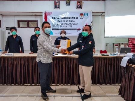 PASTIKAN DATA PEMILIH BERKUALITAS DAN MUTAKHIR, BAWASLU TALAUD KAWAL RAKOR PDPB PERIODE DESEMBER 2021