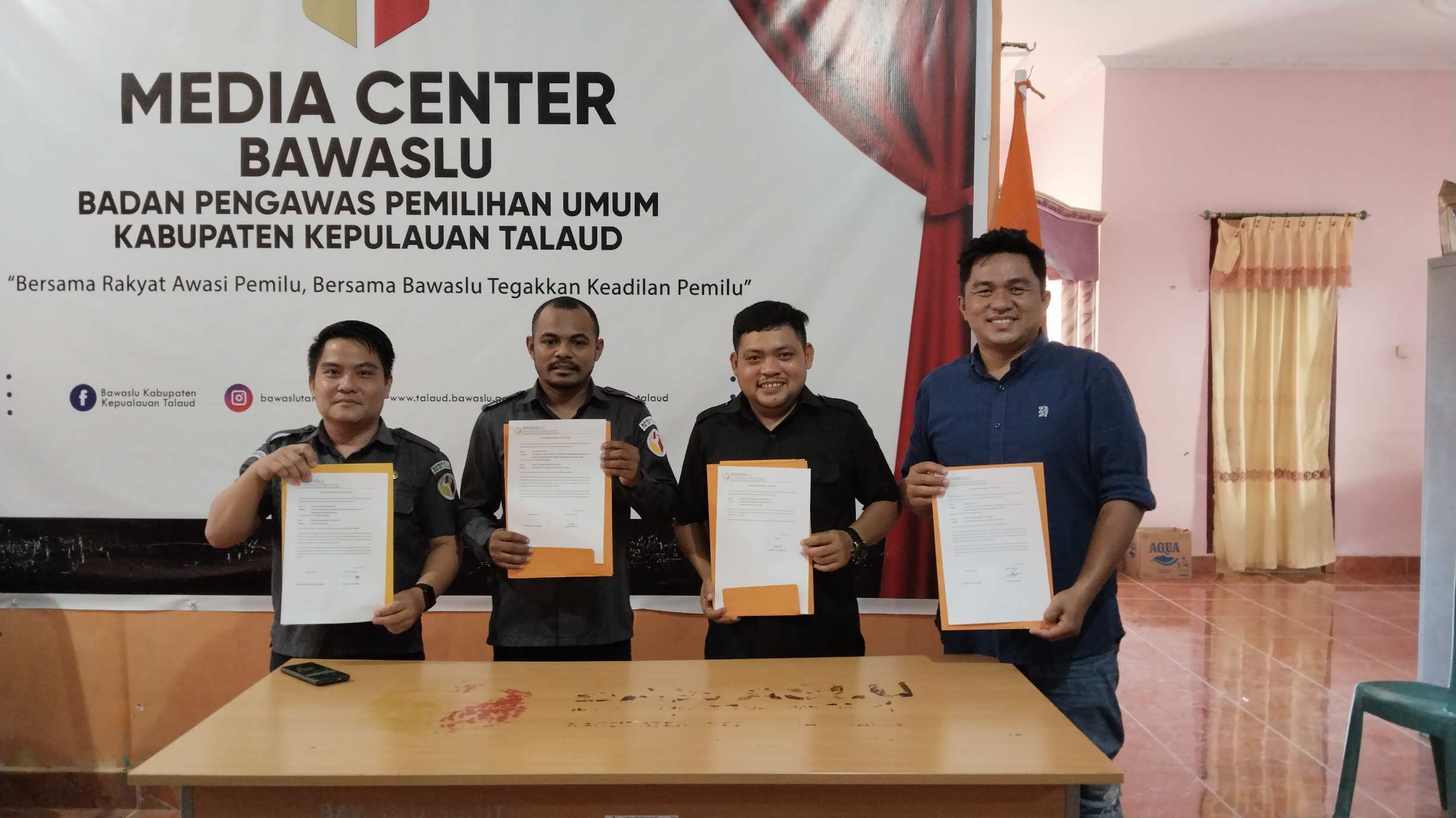 Foto bersama Ketua dan Pimpinan