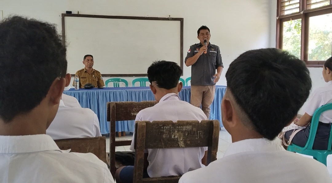 Pimpinan Glendy saat membawakan materi