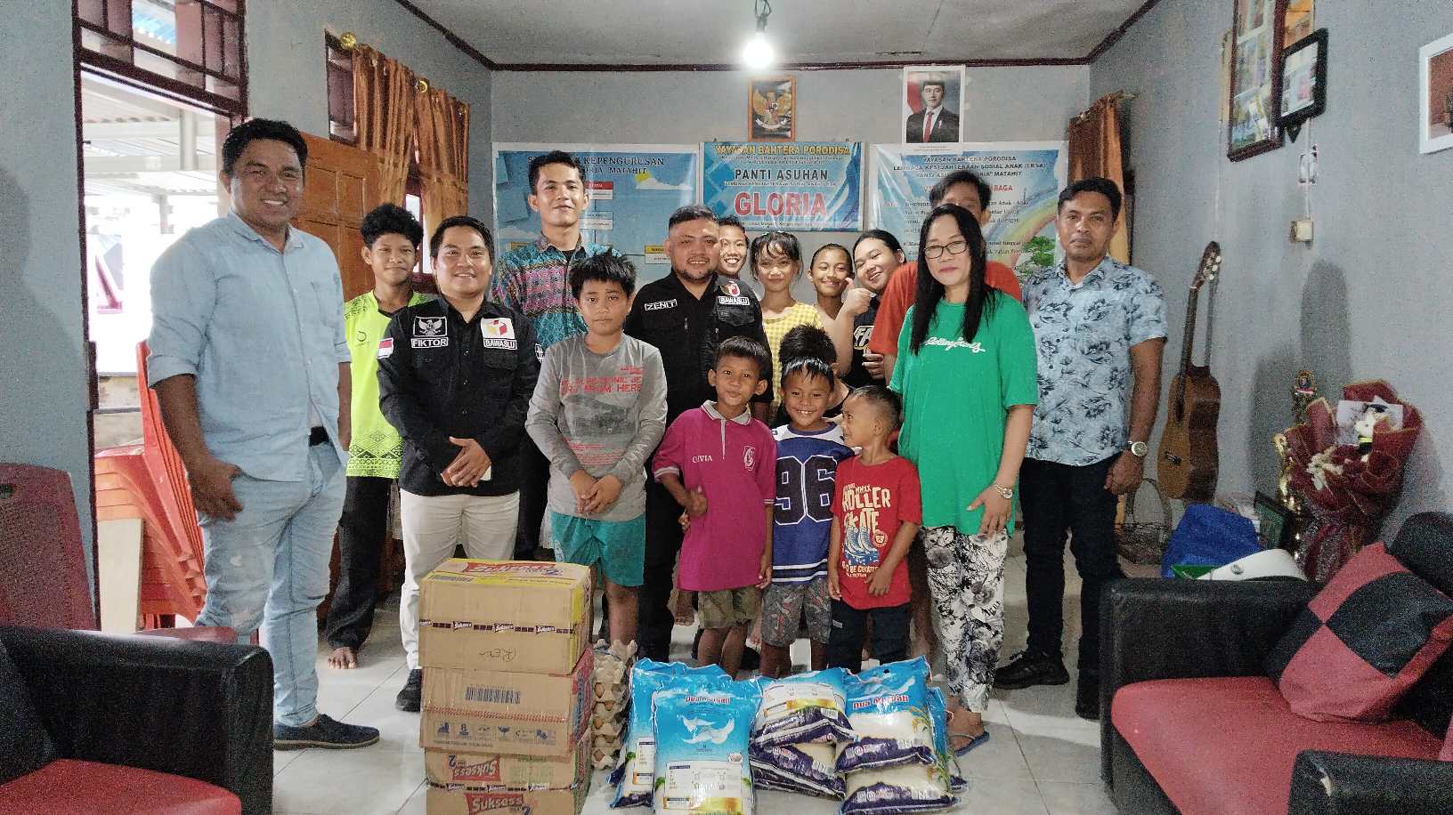 Foto Bersama anak-anak Panti