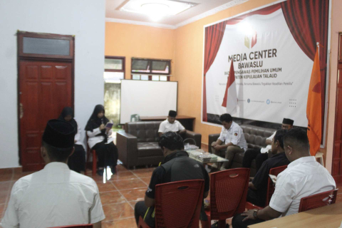 foto diskusi dalam ngabuburit