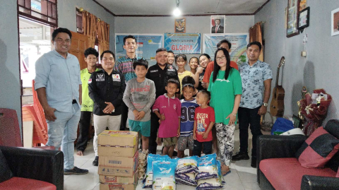 Foto Bersama anak-anak Panti