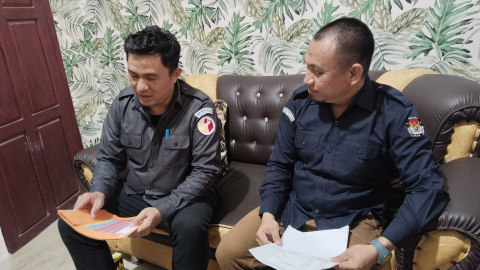 Glendy saat berkoordinasi dengan KPU Talaud