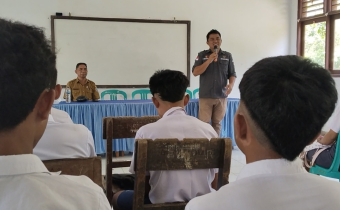 Pimpinan Glendy saat membawakan materi